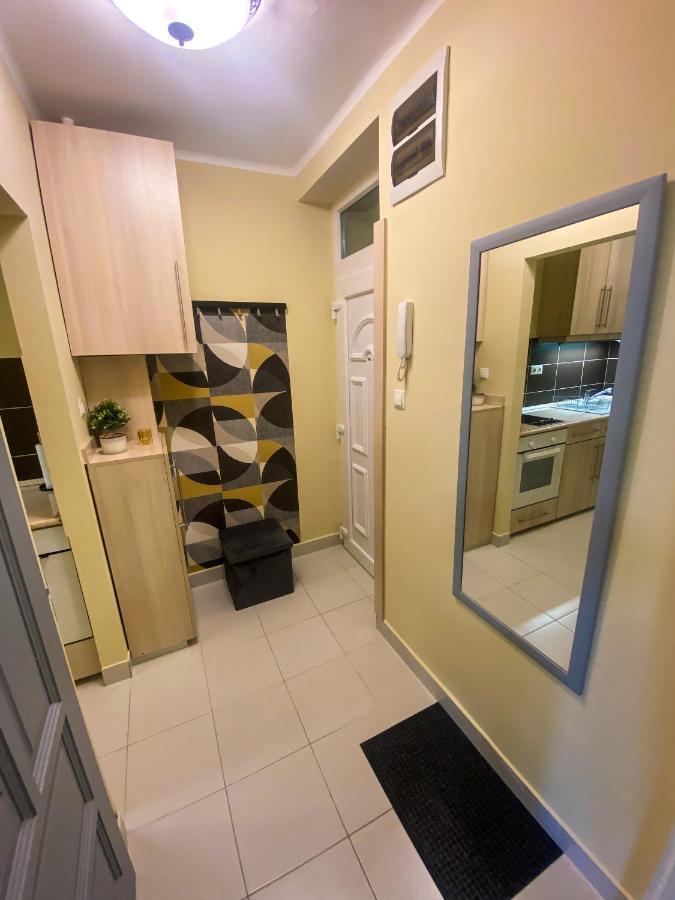 Fresh Smartly Designed Studio Flat & Sunny Balcony Будапешт Экстерьер фото